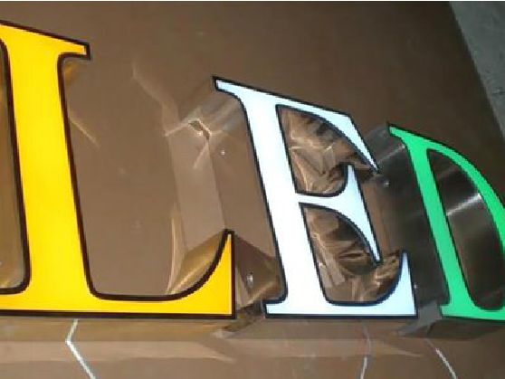 正安介绍LED招牌的基础知识。